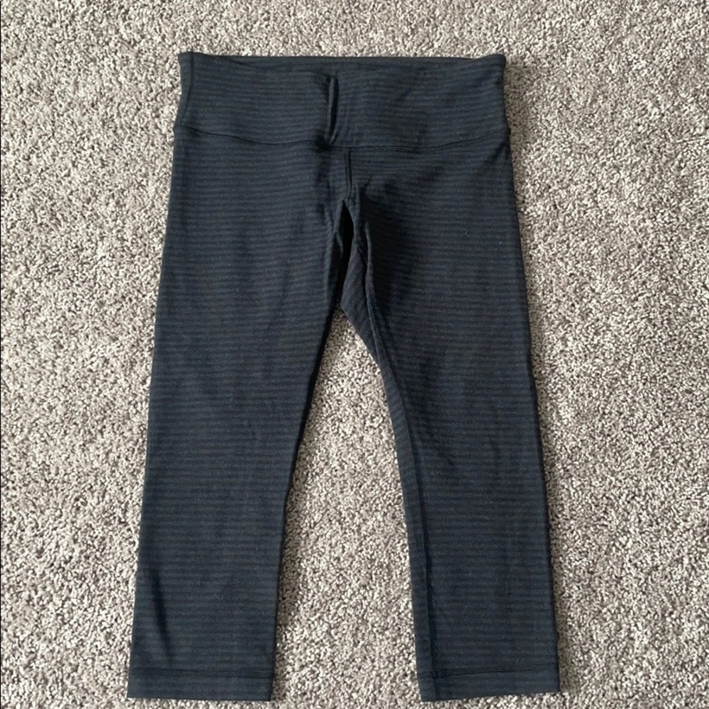 Lululemon Wunder under crop in pique. Size 10.